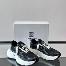 Givenchy老爹鞋👟纪梵希老爹鞋,网布+牛皮革拼接,透气又有支撑力。厚底设计,缓震效果棒,长时间 Givenchy老爹鞋👟纪梵希老爹鞋,网布+牛皮革拼接,透气又有支撑力。厚底设计,缓震效果棒,长时间