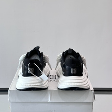 Givenchy老爹鞋👟纪梵希老爹鞋,网布+牛皮革拼接,透气又有支撑力。厚底设计,缓震效果棒,长时间 Givenchy老爹鞋👟纪梵希老爹鞋,网布+牛皮革拼接,透气又有支撑力。厚底设计,缓震效果棒,长时间