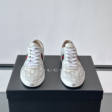 GUCCI春夏新款,Stretch系列运动鞋👟Generation Gucci深入探索品牌的典藏设计元素 GUCCI春夏新款,Stretch系列运动鞋👟Generation Gucci深入探索品牌的典藏设计元素