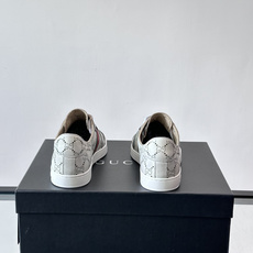 GUCCI春夏新款,Stretch系列运动鞋👟Generation Gucci深入探索品牌的典藏设计元素 GUCCI春夏新款,Stretch系列运动鞋👟Generation Gucci深入探索品牌的典藏设计元素