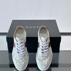 GUCCI春夏新款,Stretch系列运动鞋👟Generation Gucci深入探索品牌的典藏设计元素 GUCCI春夏新款,Stretch系列运动鞋👟Generation Gucci深入探索品牌的典藏设计元素