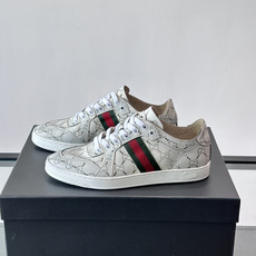 GUCCI春夏新款,Stretch系列运动鞋👟Generation Gucci深入探索品牌的典藏设计元素 GUCCI春夏新款,Stretch系列运动鞋👟Generation Gucci深入探索品牌的典藏设计元素