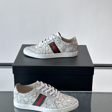 GUCCI春夏新款,Stretch系列运动鞋👟Generation Gucci深入探索品牌的典藏设计元素 GUCCI春夏新款,Stretch系列运动鞋👟Generation Gucci深入探索品牌的典藏设计元素