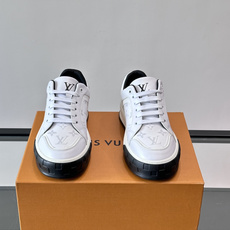 👟LV男士休闲运动鞋,经典Monogram老花图案,优质皮革材质,搭配橡胶鞋底,耐磨又舒适。鞋舌和鞋侧有 👟LV男士休闲运动鞋,经典Monogram老花图案,优质皮革材质,搭配橡胶鞋底,耐磨又舒适。鞋舌和鞋侧有