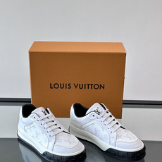 👟LV男士休闲运动鞋,经典Monogram老花图案,优质皮革材质,搭配橡胶鞋底,耐磨又舒适。鞋舌和鞋侧有 👟LV男士休闲运动鞋,经典Monogram老花图案,优质皮革材质,搭配橡胶鞋底,耐磨又舒适。鞋舌和鞋侧有