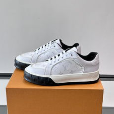 👟LV男士休闲运动鞋,经典Monogram老花图案,优质皮革材质,搭配橡胶鞋底,耐磨又舒适。鞋舌和鞋侧有 👟LV男士休闲运动鞋,经典Monogram老花图案,优质皮革材质,搭配橡胶鞋底,耐磨又舒适。鞋舌和鞋侧有