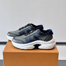 👟LV 休闲男士运动鞋,网布+皮革拼接,简约又有未来感✨。厚底设计,缓震舒适,日常穿搭或长时间行走都很O 👟LV 休闲男士运动鞋,网布+皮革拼接,简约又有未来感✨。厚底设计,缓震舒适,日常穿搭或长时间行走都很O