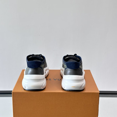 👟LV 休闲男士运动鞋,网布+皮革拼接,简约又有未来感✨。厚底设计,缓震舒适,日常穿搭或长时间行走都很O 👟LV 休闲男士运动鞋,网布+皮革拼接,简约又有未来感✨。厚底设计,缓震舒适,日常穿搭或长时间行走都很O