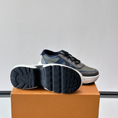 👟LV 休闲男士运动鞋,网布+皮革拼接,简约又有未来感✨。厚底设计,缓震舒适,日常穿搭或长时间行走都很O 👟LV 休闲男士运动鞋,网布+皮革拼接,简约又有未来感✨。厚底设计,缓震舒适,日常穿搭或长时间行走都很O