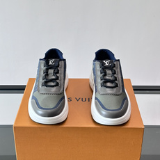 👟LV 休闲男士运动鞋,网布+皮革拼接,简约又有未来感✨。厚底设计,缓震舒适,日常穿搭或长时间行走都很O 👟LV 休闲男士运动鞋,网布+皮革拼接,简约又有未来感✨。厚底设计,缓震舒适,日常穿搭或长时间行走都很O