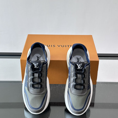 👟LV 休闲男士运动鞋,网布+皮革拼接,简约又有未来感✨。厚底设计,缓震舒适,日常穿搭或长时间行走都很O 👟LV 休闲男士运动鞋,网布+皮革拼接,简约又有未来感✨。厚底设计,缓震舒适,日常穿搭或长时间行走都很O