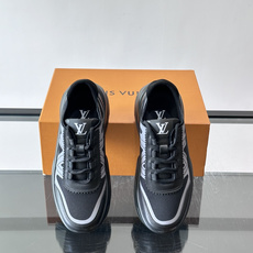 👟LV 休闲男士运动鞋,网布+皮革拼接,简约又有未来感✨。厚底设计,缓震舒适,日常穿搭或长时间行走都很O 👟LV 休闲男士运动鞋,网布+皮革拼接,简约又有未来感✨。厚底设计,缓震舒适,日常穿搭或长时间行走都很O
