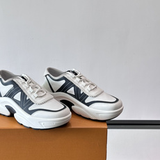 👟LV 休闲男士运动鞋,网布+皮革拼接,简约又有未来感✨。厚底设计,缓震舒适,日常穿搭或长时间行走都很O 👟LV 休闲男士运动鞋,网布+皮革拼接,简约又有未来感✨。厚底设计,缓震舒适,日常穿搭或长时间行走都很O