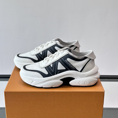👟LV 休闲男士运动鞋,网布+皮革拼接,简约又有未来感✨。厚底设计,缓震舒适,日常穿搭或长时间行走都很O 👟LV 休闲男士运动鞋,网布+皮革拼接,简约又有未来感✨。厚底设计,缓震舒适,日常穿搭或长时间行走都很O