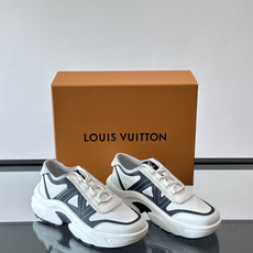 👟LV 休闲男士运动鞋,网布+皮革拼接,简约又有未来感✨。厚底设计,缓震舒适,日常穿搭或长时间行走都很O 👟LV 休闲男士运动鞋,网布+皮革拼接,简约又有未来感✨。厚底设计,缓震舒适,日常穿搭或长时间行走都很O