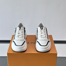 👟LV 休闲男士运动鞋,网布+皮革拼接,简约又有未来感✨。厚底设计,缓震舒适,日常穿搭或长时间行走都很O 👟LV 休闲男士运动鞋,网布+皮革拼接,简约又有未来感✨。厚底设计,缓震舒适,日常穿搭或长时间行走都很O
