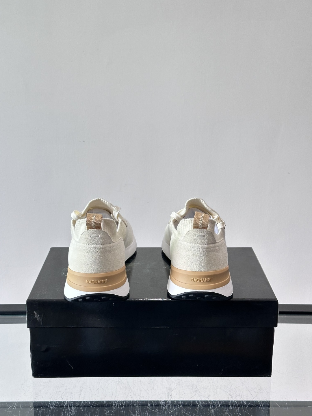 👟MAGNANNI西班牙🇪🇸品牌休闲飞织运动鞋👟主打透气舒适,飞织鞋面轻盈贴合,适合长时间穿着。厚底设计 👟MAGNANNI西班牙🇪🇸品牌休闲飞织运动鞋👟主打透气舒适,飞织鞋面轻盈贴合,适合长时间穿着。厚底设计