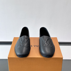 🖤LV乐福鞋,优质粒面皮革+经典Monogram压纹,低调又有辨识度✨。鞋垫同款Logo,细节满分!无鞋 🖤LV乐福鞋,优质粒面皮革+经典Monogram压纹,低调又有辨识度✨。鞋垫同款Logo,细节满分!无鞋