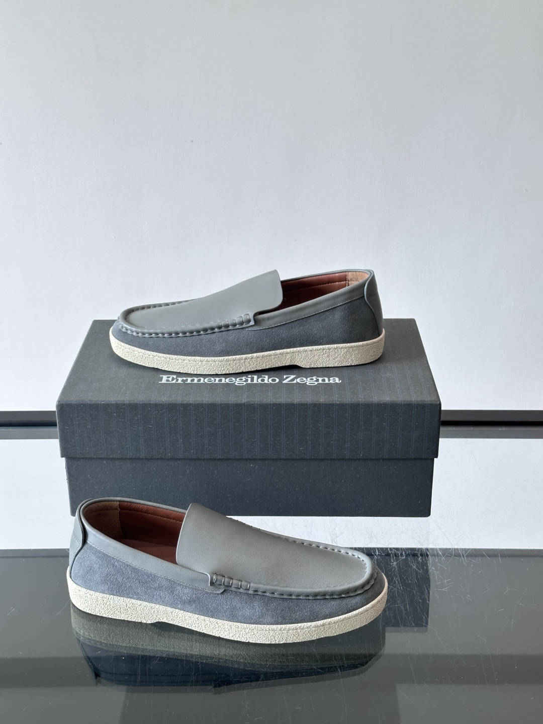 👞杰尼亚拼接乐福鞋,采用牛皮+反毛皮拼接,质感细腻又耐用✨。轻便舒适,日常或商务休闲都很适合。意大利工艺 👞杰尼亚拼接乐福鞋,采用牛皮+反毛皮拼接,质感细腻又耐用✨。轻便舒适,日常或商务休闲都很适合。意大利工艺