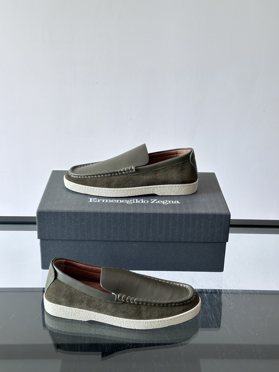 👞杰尼亚拼接乐福鞋,采用牛皮+反毛皮拼接,质感细腻又耐用✨。轻便舒适,日常或商务休闲都很适合。意大利工艺 👞杰尼亚拼接乐福鞋,采用牛皮+反毛皮拼接,质感细腻又耐用✨。轻便舒适,日常或商务休闲都很适合。意大利工艺