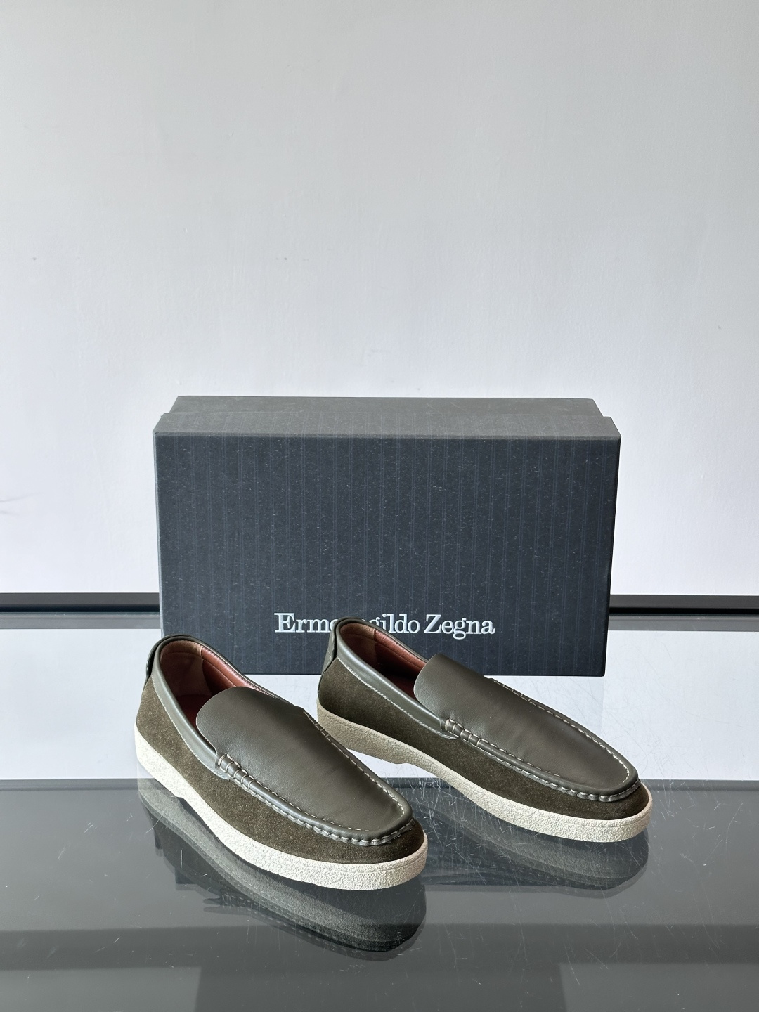 👞杰尼亚拼接乐福鞋,采用牛皮+反毛皮拼接,质感细腻又耐用✨。轻便舒适,日常或商务休闲都很适合。意大利工艺 👞杰尼亚拼接乐福鞋,采用牛皮+反毛皮拼接,质感细腻又耐用✨。轻便舒适,日常或商务休闲都很适合。意大利工艺