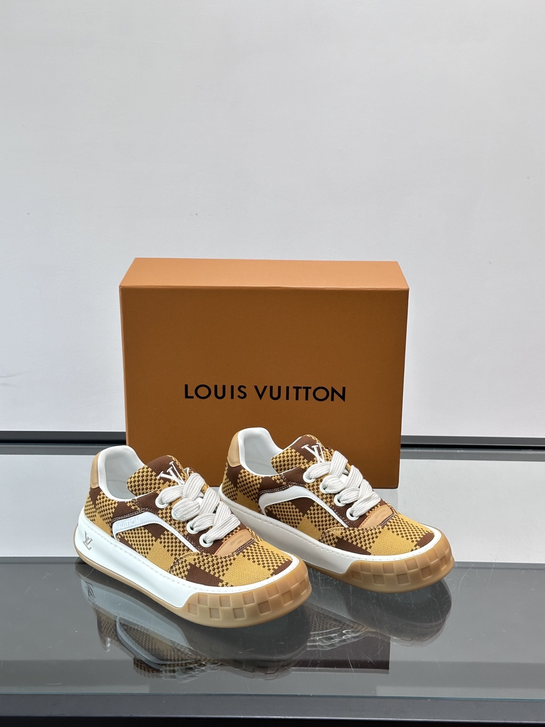 ​​LV Tilted饼干鞋​​👟LV Tilted饼干鞋是路易威登SS26春夏系列新品，采用绒面牛皮革