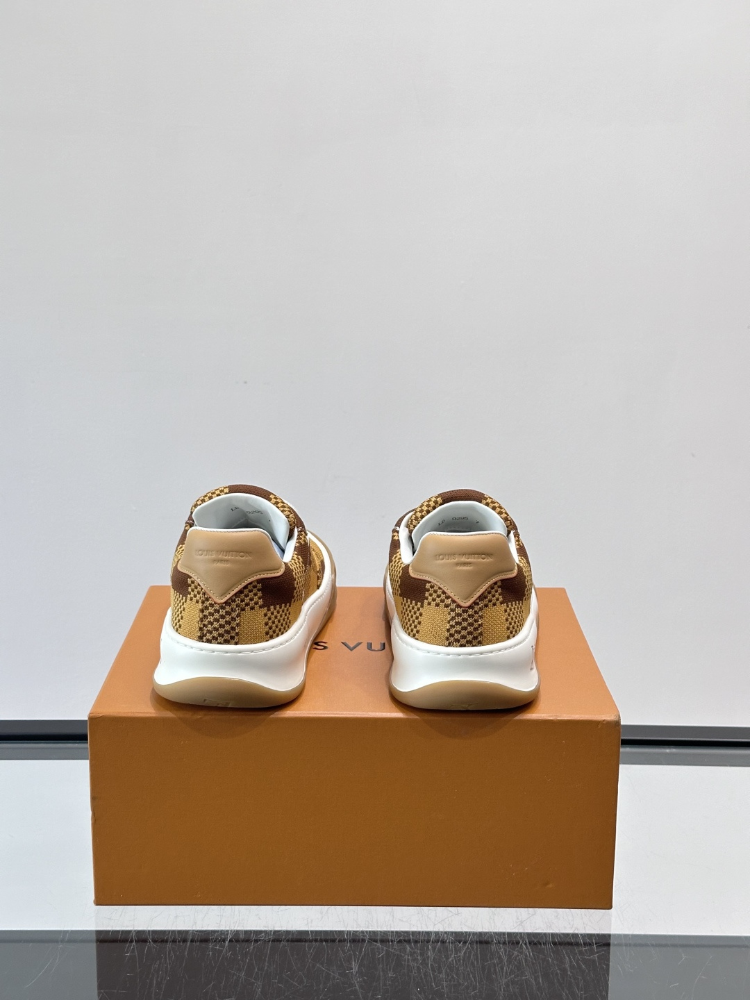 ​​LV Tilted饼干鞋​​👟LV Tilted饼干鞋是路易威登SS26春夏系列新品，采用绒面牛皮革