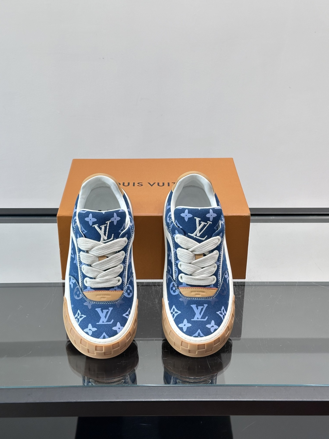 LV Tilted饼干鞋👟LV Tilted饼干鞋是路易威登SS26春夏系列新品,采用绒面牛皮革 LV Tilted饼干鞋👟LV Tilted饼干鞋是路易威登SS26春夏系列新品,采用绒面牛皮革