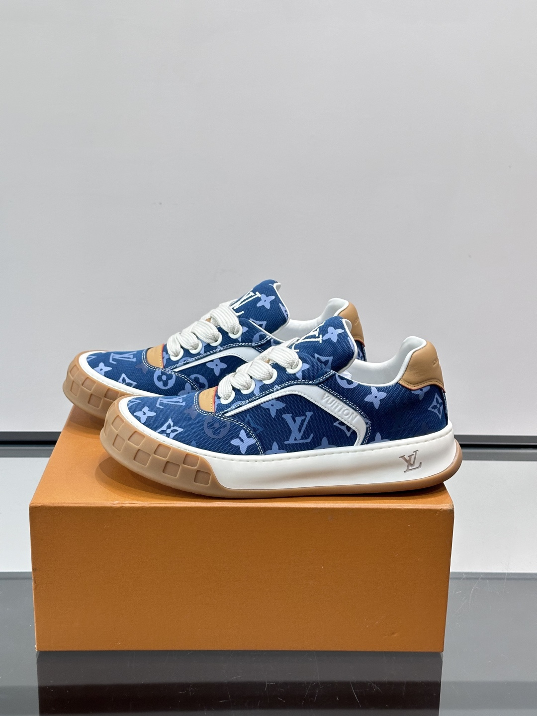 LV Tilted饼干鞋👟LV Tilted饼干鞋是路易威登SS26春夏系列新品,采用绒面牛皮革 LV Tilted饼干鞋👟LV Tilted饼干鞋是路易威登SS26春夏系列新品,采用绒面牛皮革