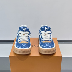 LV Tilted饼干鞋👟LV Tilted饼干鞋是路易威登SS26春夏系列新品,采用绒面牛皮革 LV Tilted饼干鞋👟LV Tilted饼干鞋是路易威登SS26春夏系列新品,采用绒面牛皮革