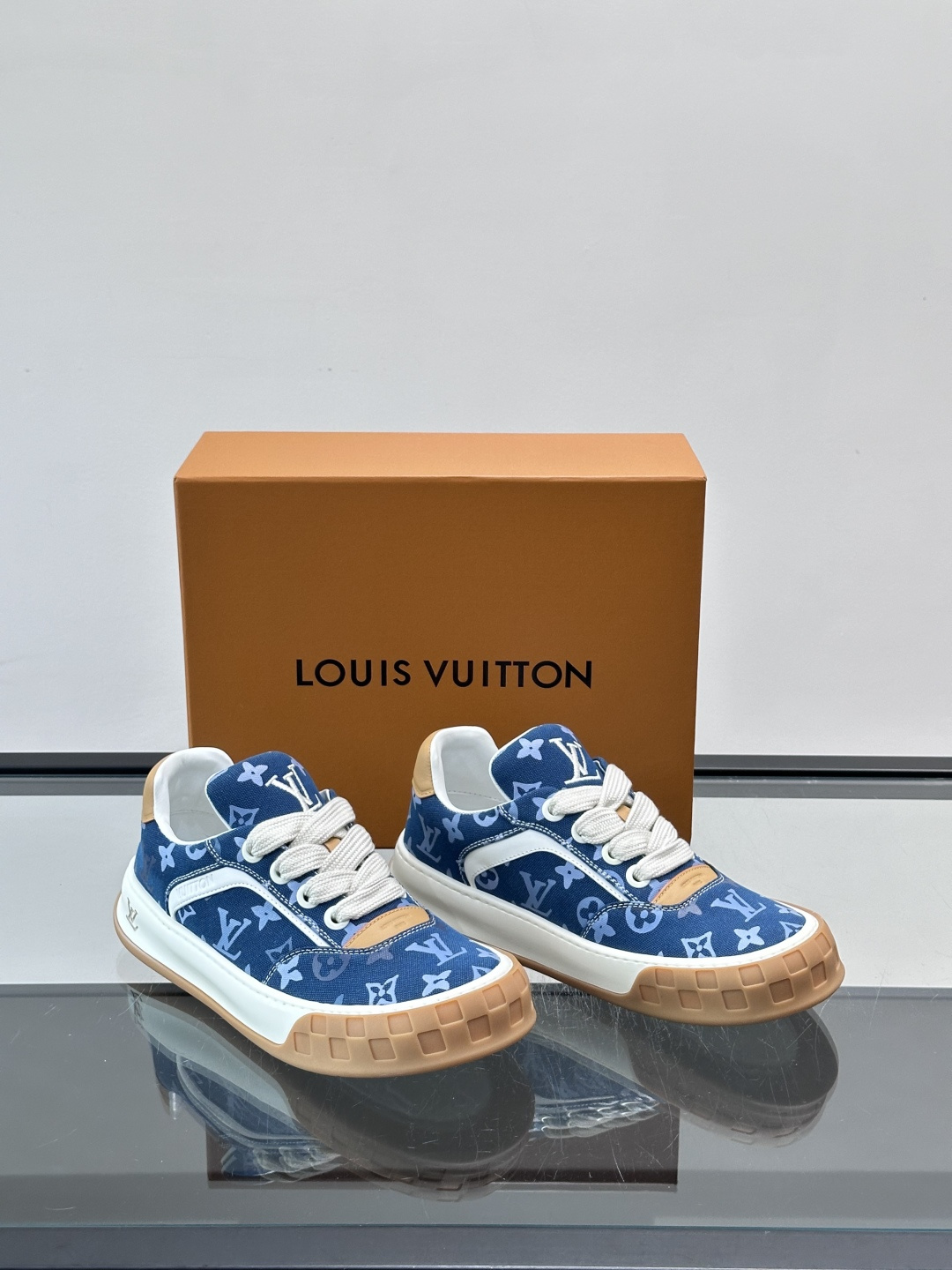 LV Tilted饼干鞋👟LV Tilted饼干鞋是路易威登SS26春夏系列新品,采用绒面牛皮革 LV Tilted饼干鞋👟LV Tilted饼干鞋是路易威登SS26春夏系列新品,采用绒面牛皮革