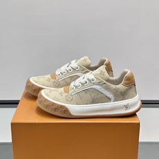LV Tilted饼干鞋👟LV Tilted饼干鞋是路易威登SS26春夏系列新品,采用绒面牛皮革 LV Tilted饼干鞋👟LV Tilted饼干鞋是路易威登SS26春夏系列新品,采用绒面牛皮革