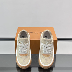LV Tilted饼干鞋👟LV Tilted饼干鞋是路易威登SS26春夏系列新品,采用绒面牛皮革 LV Tilted饼干鞋👟LV Tilted饼干鞋是路易威登SS26春夏系列新品,采用绒面牛皮革