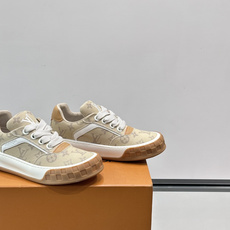 LV Tilted饼干鞋👟LV Tilted饼干鞋是路易威登SS26春夏系列新品,采用绒面牛皮革 LV Tilted饼干鞋👟LV Tilted饼干鞋是路易威登SS26春夏系列新品,采用绒面牛皮革