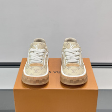 LV Tilted饼干鞋👟LV Tilted饼干鞋是路易威登SS26春夏系列新品,采用绒面牛皮革 LV Tilted饼干鞋👟LV Tilted饼干鞋是路易威登SS26春夏系列新品,采用绒面牛皮革
