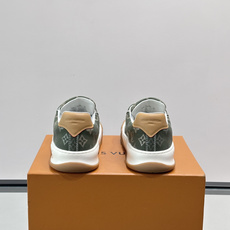 LV Tilted饼干鞋👟LV Tilted饼干鞋是路易威登SS26春夏系列新品,采用绒面牛皮革 LV Tilted饼干鞋👟LV Tilted饼干鞋是路易威登SS26春夏系列新品,采用绒面牛皮革