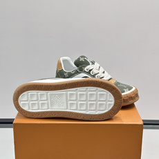 LV Tilted饼干鞋👟LV Tilted饼干鞋是路易威登SS26春夏系列新品,采用绒面牛皮革 LV Tilted饼干鞋👟LV Tilted饼干鞋是路易威登SS26春夏系列新品,采用绒面牛皮革