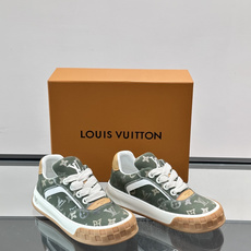 LV Tilted饼干鞋👟LV Tilted饼干鞋是路易威登SS26春夏系列新品,采用绒面牛皮革 LV Tilted饼干鞋👟LV Tilted饼干鞋是路易威登SS26春夏系列新品,采用绒面牛皮革