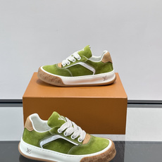 LV Tilted饼干鞋👟LV Tilted饼干鞋是路易威登SS26春夏系列新品,采用绒面牛皮革 LV Tilted饼干鞋👟LV Tilted饼干鞋是路易威登SS26春夏系列新品,采用绒面牛皮革