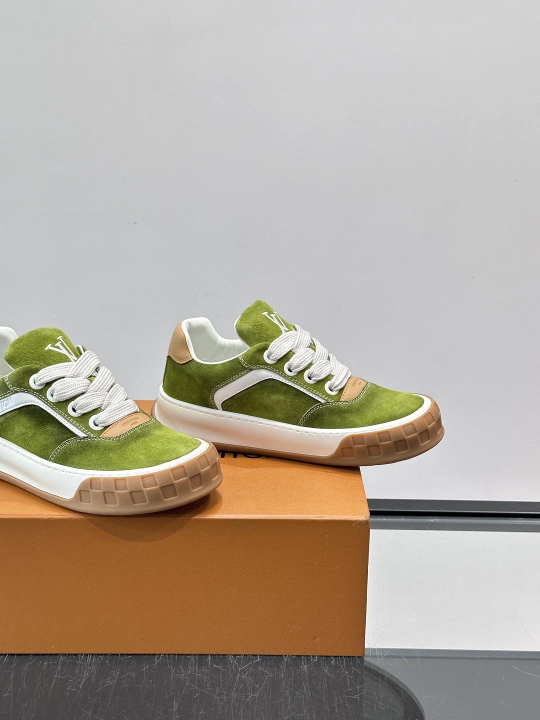 LV Tilted饼干鞋👟LV Tilted饼干鞋是路易威登SS26春夏系列新品,采用绒面牛皮革 LV Tilted饼干鞋👟LV Tilted饼干鞋是路易威登SS26春夏系列新品,采用绒面牛皮革