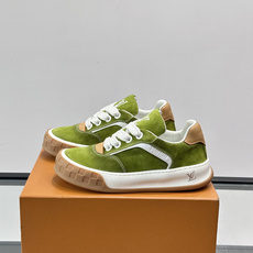 LV Tilted饼干鞋👟LV Tilted饼干鞋是路易威登SS26春夏系列新品,采用绒面牛皮革 LV Tilted饼干鞋👟LV Tilted饼干鞋是路易威登SS26春夏系列新品,采用绒面牛皮革