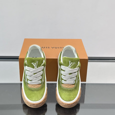 LV Tilted饼干鞋👟LV Tilted饼干鞋是路易威登SS26春夏系列新品,采用绒面牛皮革 LV Tilted饼干鞋👟LV Tilted饼干鞋是路易威登SS26春夏系列新品,采用绒面牛皮革