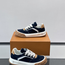 LV Tilted饼干鞋👟LV Tilted饼干鞋是路易威登SS26春夏系列新品,采用绒面牛皮革 LV Tilted饼干鞋👟LV Tilted饼干鞋是路易威登SS26春夏系列新品,采用绒面牛皮革