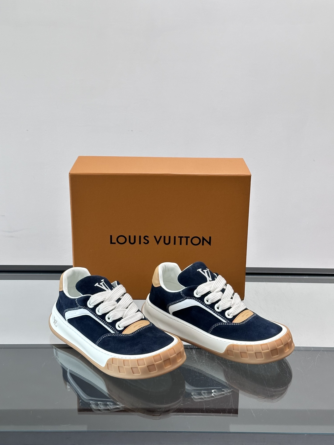 LV Tilted饼干鞋👟LV Tilted饼干鞋是路易威登SS26春夏系列新品,采用绒面牛皮革 LV Tilted饼干鞋👟LV Tilted饼干鞋是路易威登SS26春夏系列新品,采用绒面牛皮革