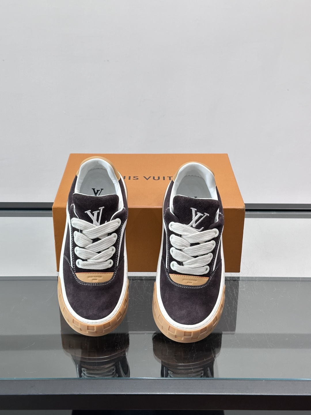 LV Tilted饼干鞋👟LV Tilted饼干鞋是路易威登SS26春夏系列新品,采用绒面牛皮革 LV Tilted饼干鞋👟LV Tilted饼干鞋是路易威登SS26春夏系列新品,采用绒面牛皮革