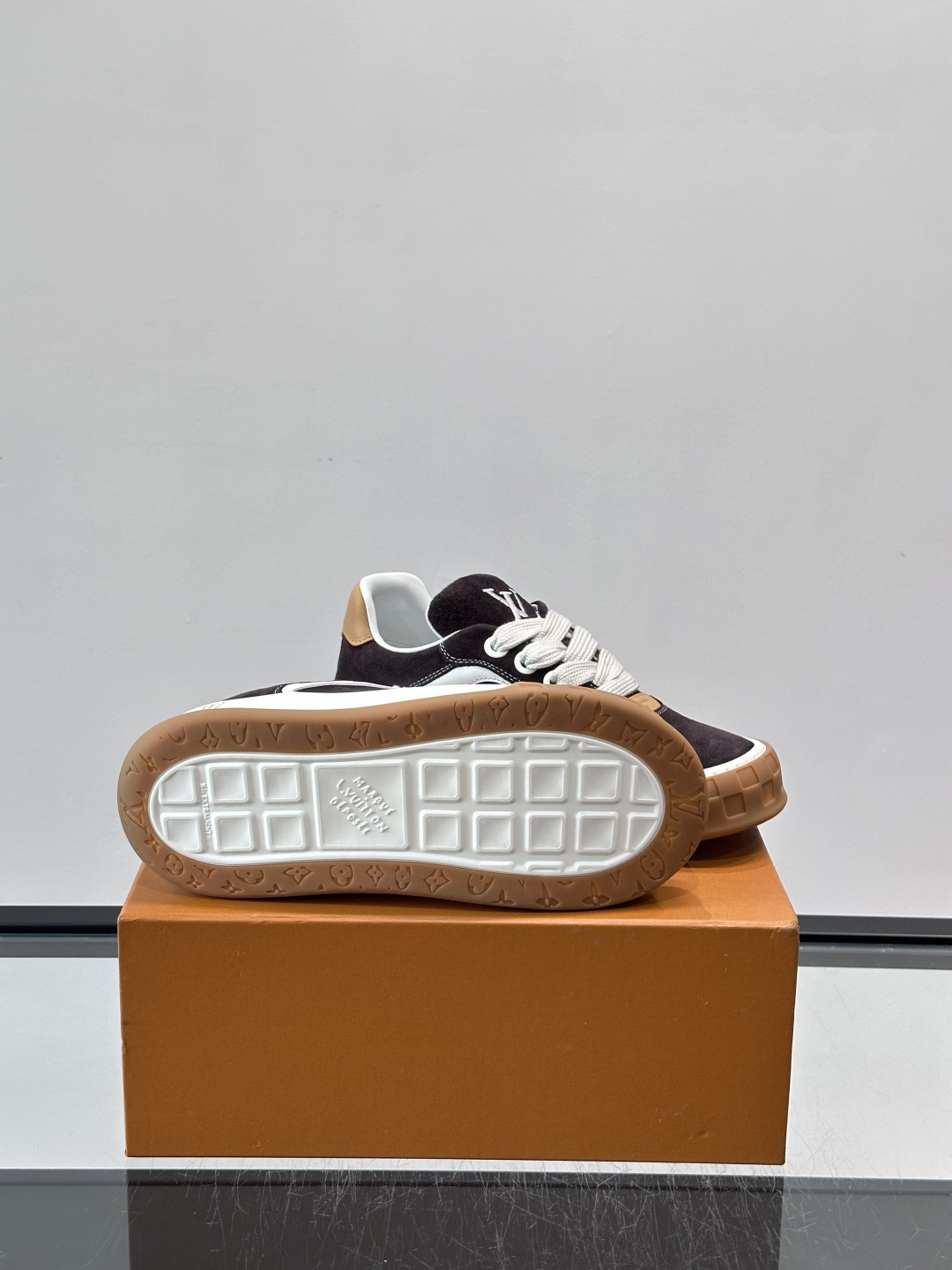 LV Tilted饼干鞋👟LV Tilted饼干鞋是路易威登SS26春夏系列新品,采用绒面牛皮革 LV Tilted饼干鞋👟LV Tilted饼干鞋是路易威登SS26春夏系列新品,采用绒面牛皮革