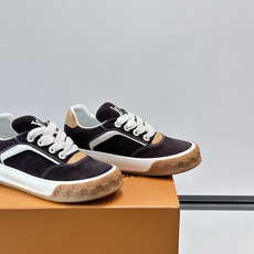 LV Tilted饼干鞋👟LV Tilted饼干鞋是路易威登SS26春夏系列新品,采用绒面牛皮革 LV Tilted饼干鞋👟LV Tilted饼干鞋是路易威登SS26春夏系列新品,采用绒面牛皮革