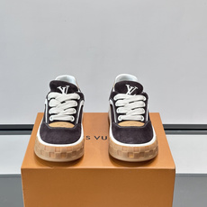 LV Tilted饼干鞋👟LV Tilted饼干鞋是路易威登SS26春夏系列新品,采用绒面牛皮革 LV Tilted饼干鞋👟LV Tilted饼干鞋是路易威登SS26春夏系列新品,采用绒面牛皮革