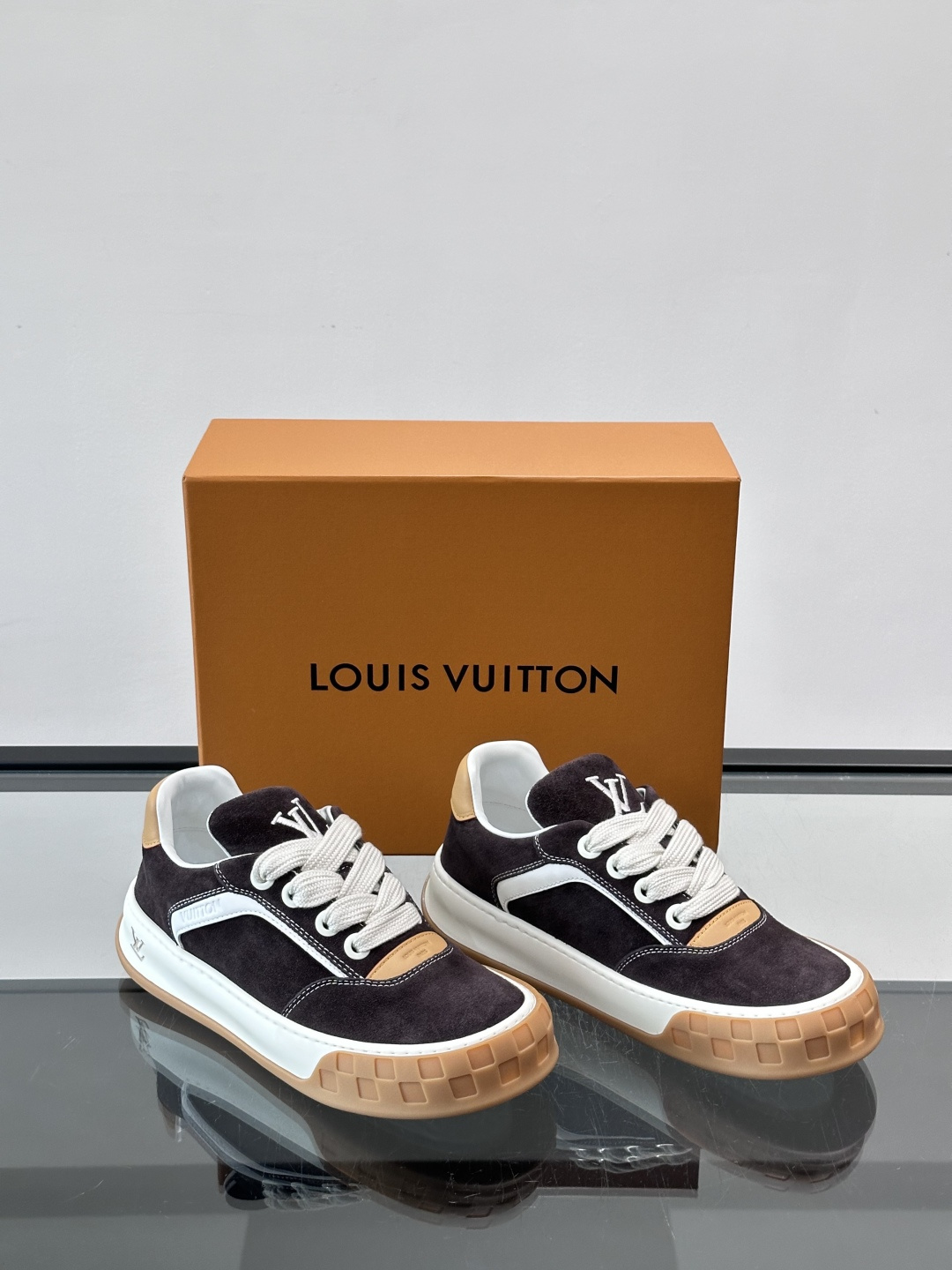 LV Tilted饼干鞋👟LV Tilted饼干鞋是路易威登SS26春夏系列新品,采用绒面牛皮革 LV Tilted饼干鞋👟LV Tilted饼干鞋是路易威登SS26春夏系列新品,采用绒面牛皮革
