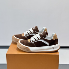 LV Tilted饼干鞋👟LV Tilted饼干鞋是路易威登SS26春夏系列新品,采用绒面牛皮革 LV Tilted饼干鞋👟LV Tilted饼干鞋是路易威登SS26春夏系列新品,采用绒面牛皮革